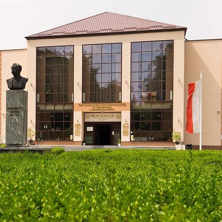 Pokoje Goscinne W Centrum Kultury Wsi Polskiej Wierzchoslawice Ngoại thất bức ảnh