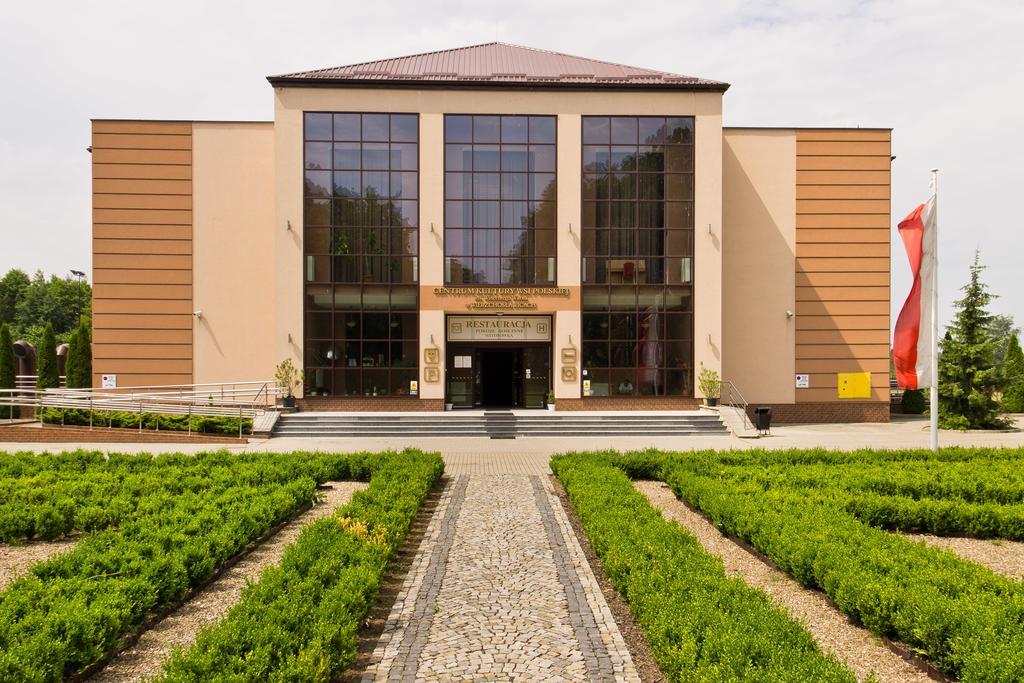 Pokoje Goscinne W Centrum Kultury Wsi Polskiej Wierzchoslawice Ngoại thất bức ảnh